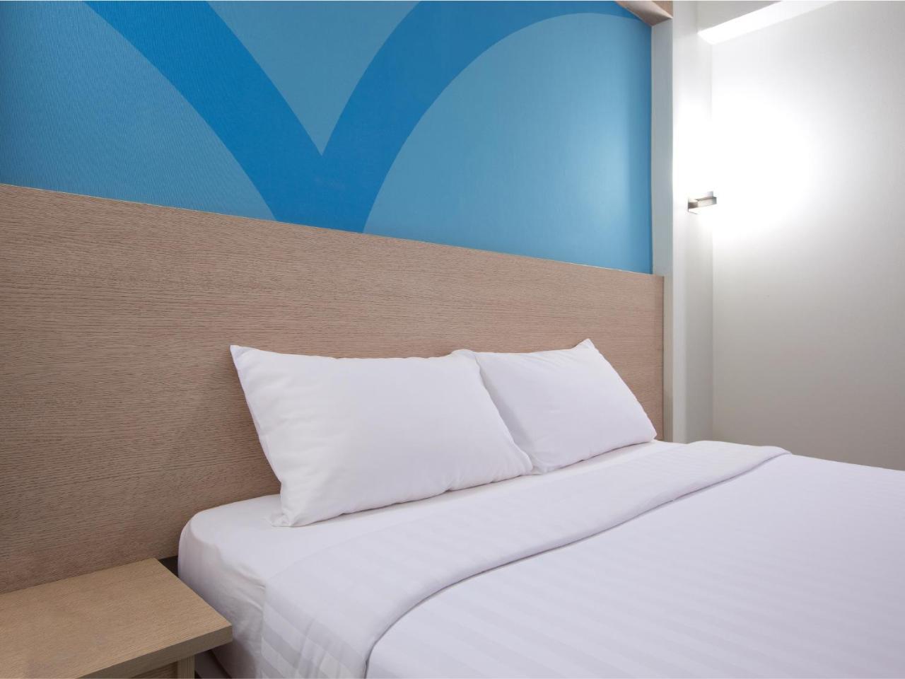 Hop Inn Hotel Tomas Morato Quezon City Eksteriør billede