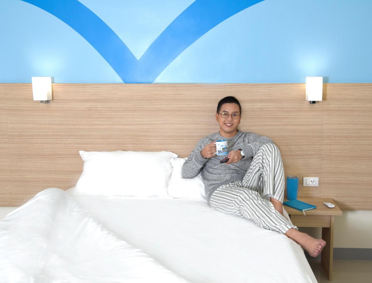 Hop Inn Hotel Tomas Morato Quezon City Eksteriør billede